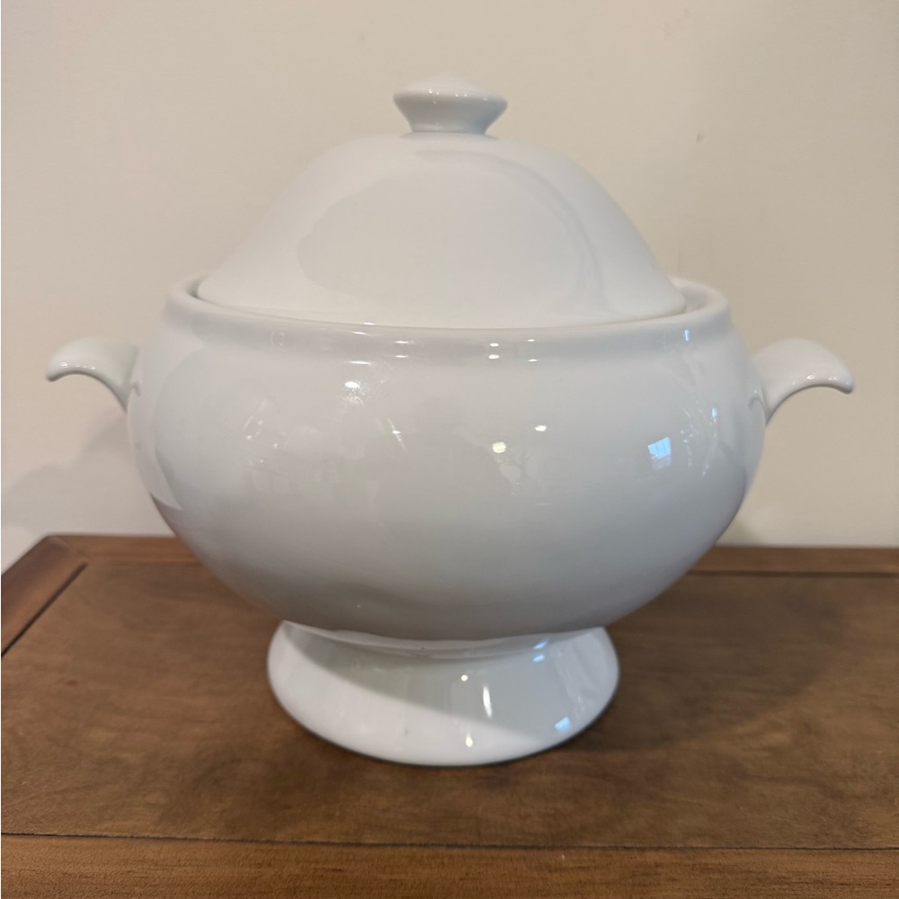 Pottery Barn Great White Porcelain Soup Tureen with Lid- NO LADLE